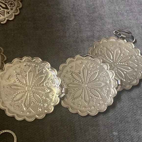 Vintage silver tone NA style belt - Picture 6 of 6